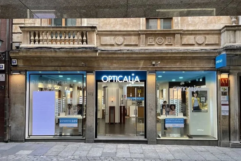 Fachada del centro auditivo Opticalia en Calle Prior, 5, Salamanca